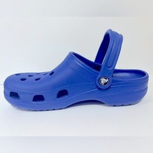 Unisex crocs. Size Men 7 and Size women 9.